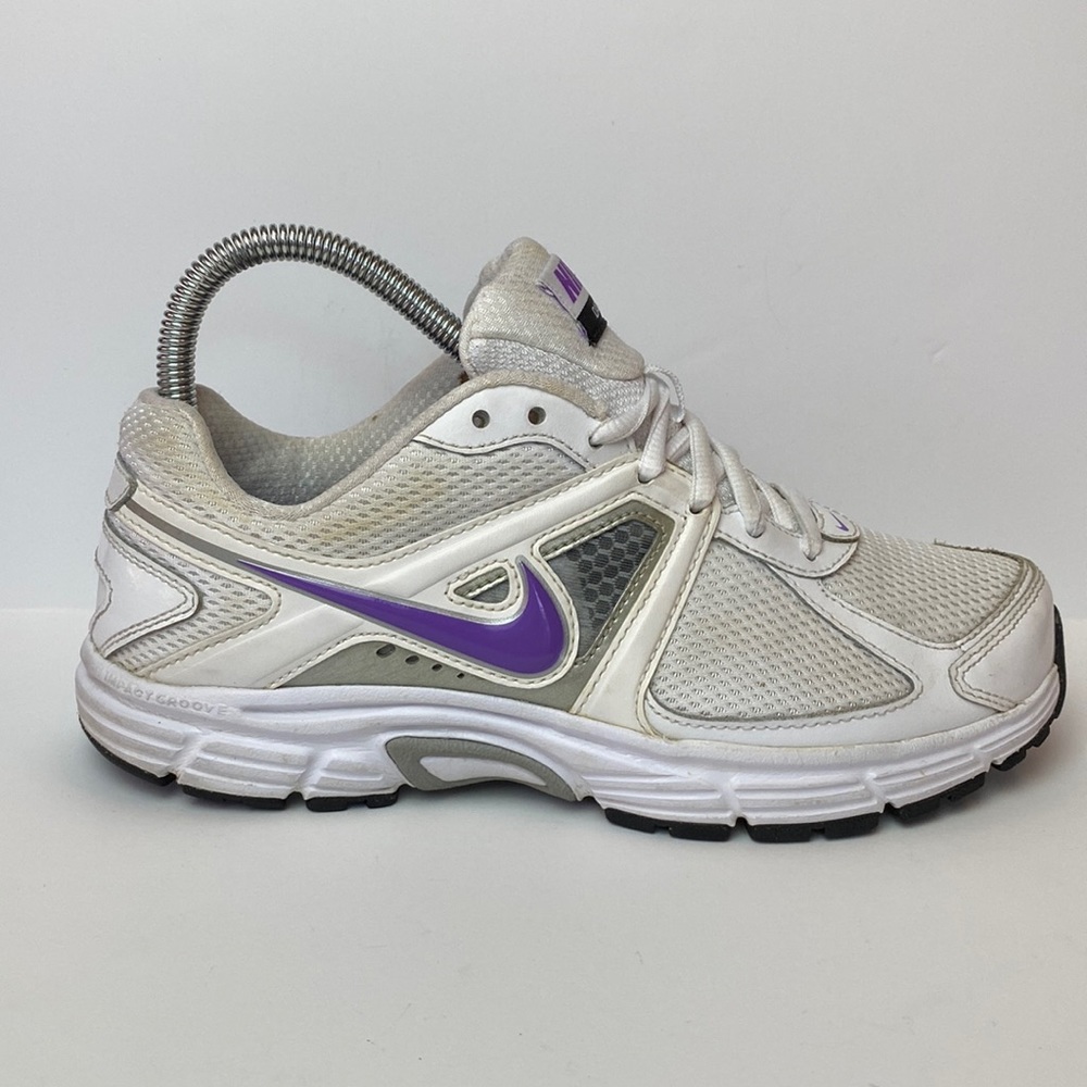 Women’s Nike Dart 9 - Size 7 (Kids 5.5) - 443863 101